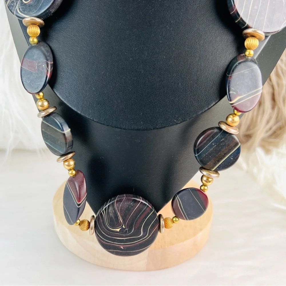Pretty black swirl, and goldtone costume necklace